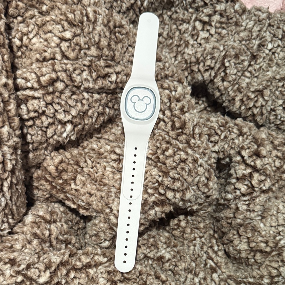 New DISNEY Wearable Magic Band